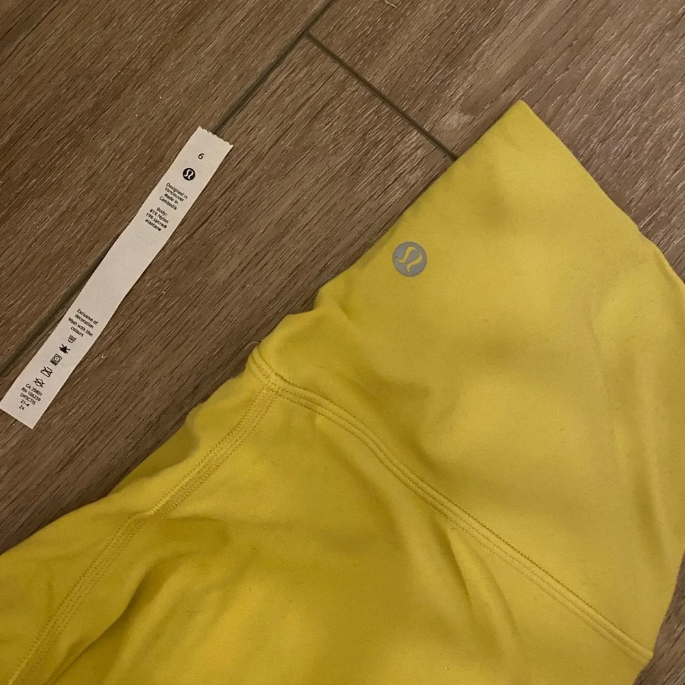 Lululemon align 28” size 6 - Picture 2 of 3